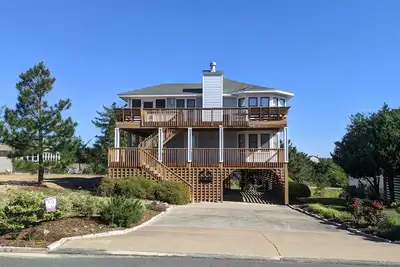 Image de Kill Devil Hills West Side 🌊 Ocean Views - Walk to Restaurants⛳ Mini-Golf