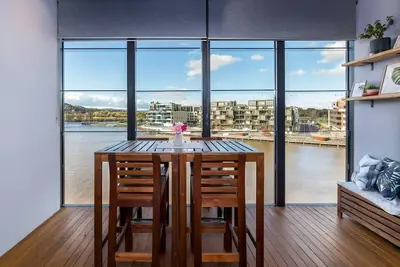 Image de Stunning 1br Apartment with Water Views