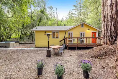 Image de Secluded home with hot tub, washer/dryer, WiFi - near wineries, beach