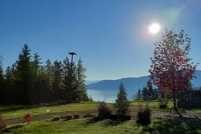 Your Lake & Mountain vacation awaits. . .