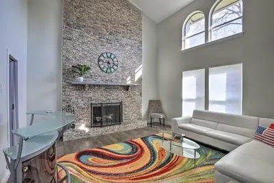 Image de Justin Richardson Home w/ Outdoor Oasis & Movie Room