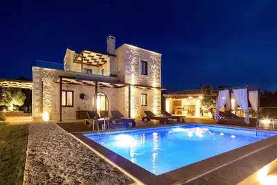 Image de Stunning Views Stone Villa | Stoneville