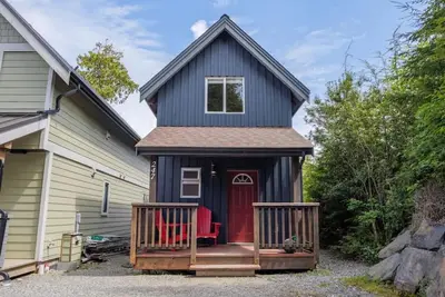 Image de Bear Coast | Cabin w/ Hot Tub, Patio, & Waterview