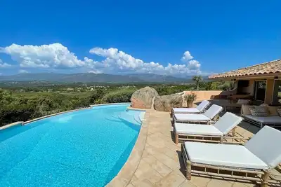 Image de Villa 5 chambres avec piscine, au calme, domaine privé de Cala Rossa