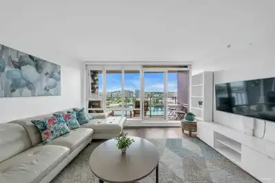 Image de 1200sqft Waterfront Home On Sea Wall, Expansive Ocean View, Free Parking