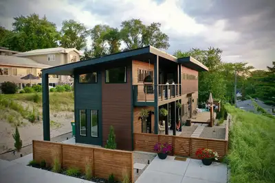 Image de Steps from the beach and 1 Mile from Indiana Dunes National Park