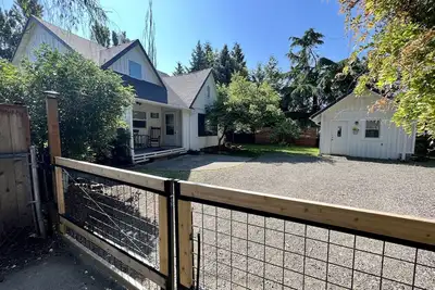 Image de Urban Farmhouse; Remodeled, Fenced, Pet Friendly