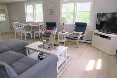 Image de Beautifully Renovated Home 1/2 Mile from Campground Beach