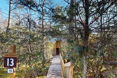 Image de Two-story resort condo, pools, tennis, golf & lake access. Dog friendly