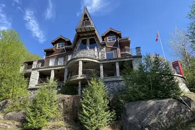 Image de Breathtaking views from rustic cottage atop the Edge of Kennisis Lakes!