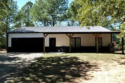 Image de Modern Farmhouse within walking distance to beach