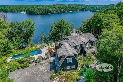 Image de Exquisite 8 bed, 7 bath cottage on Lake Joseph boasting infinity pool + hot tub!