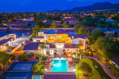 Paradise Castle in Az+PickleballCourt+Putting Green+Heated Pool & Spa+Has It All