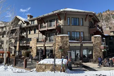 Image de Discounted rate 1600/night\nWINTER Break Ski Trip! \nJan 6-12, 2024 - 3 Bdr at Ritz