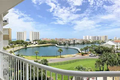 Image de Stunning 2br Lakeview Condo, Steps from the Beach