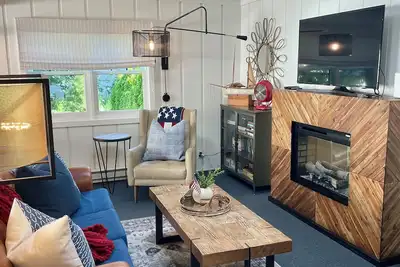 A Step Away: Long-Term Stays - Right Downtown with Yard!