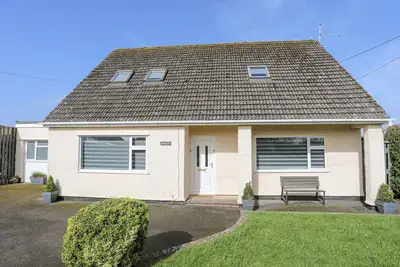Image de Avalon - Bryngwran, pet friendly, with a garden in Llanfaelog