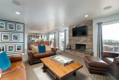 Image de Luxury Oceanview Beach House<br>• Beautiful Ocean and Dune views from back deck. <br>