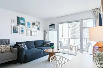 Image de 14fl 3 Bedroom 2 Bath + Free Parking + Partial Ocean View, 2 min from the beach