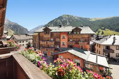 Image de Chalet Letizia Apartments Trilo avec vue sur les montagnes, balcons et Wi-Fi.