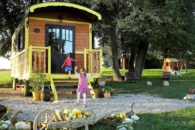 Image de Roulotte- location  Gite Famille 4 à 5 personnes - 4 pers. inclus dans le tarif