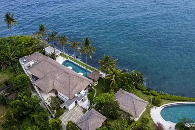 Image de Modern Luxury 5 Bdr Ocean front Villa w/ Infinity Pool in Candidasa