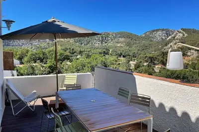 Image de Villa de charme moderne avec vue sur vignoble