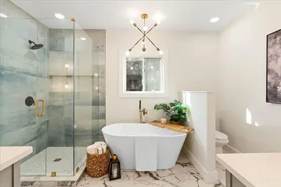 Image de Lux living - Beautifully Renovated Home - Just 2 Miles from Downtown Atl