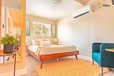 Image de The Patito: Walk to the Zoo, Cafes and Restaurants