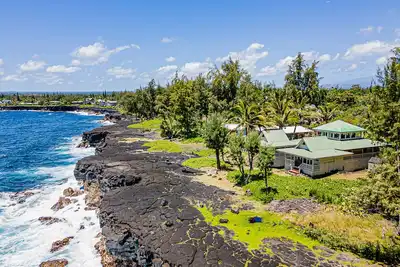 Image de Temple Tree Retreat: An Adventurer's Oceanfront Paradise!