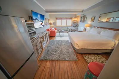 Updated Studio with a free shuttle to the slopes!