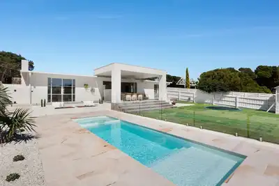 Image de Transporting you back to that classic era of Palm Springs  (sleeps 13)