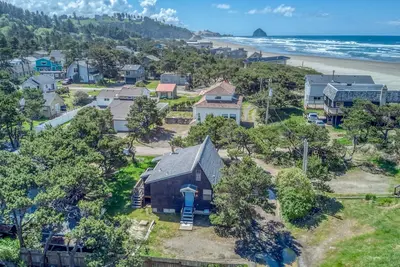 Image de Cozy and Quiet Wood Lined Charm in Tierra Del Mar! Sister’s Beach Retreat