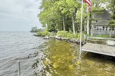 Image de A Lot Of Frontage On Sebago Lake.