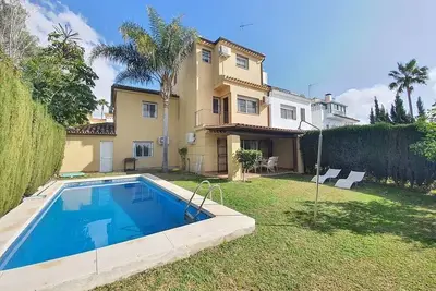 Image de Superbe Villa 6 Chambres Tout Proche Banus