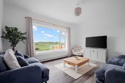 Image de 4 bed with hot tub and views over the nature reserve