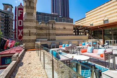 Image de *2bed/ 2bath perfect for service workers & flight attendants*