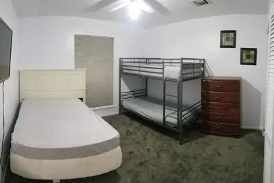 Image de 5Bdrm 2. 5 Bath 12 Beds, Spacious home!