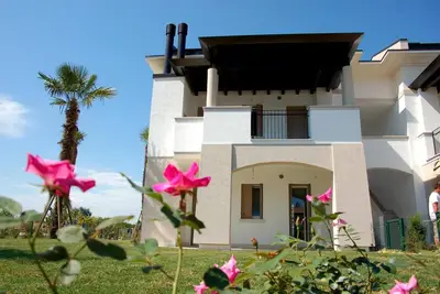 Appartement de vacances avec climatisation, balcon et piscine