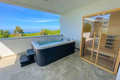 Image de Villa avec de superbes vues et jacuzzi