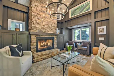 Image de Trillium Home w/ Golf Course Views & Fireplaces!