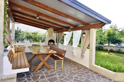 Image de Appartement de vacances proche de la mer avec air conditionné et cour