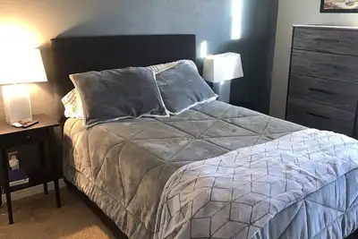 Image de Eagle townhouse beautiful and well appointed sleeps 6. Designer unit!