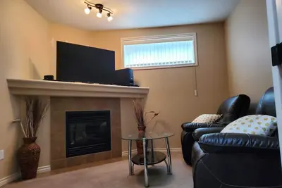 Image de Contemporary & Cheerful 1-Bedroom Suite with Fireplace