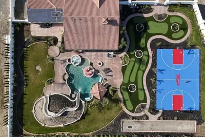 Image de Villa de Luxe avec Piscine Privée & Événements à Tracy
