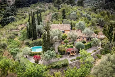 Image de Private villa, beautiful views, salt water pool, garden and close to the beach