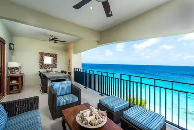 Image de Oceanfront 2 bedroom beach apartment Bellevue 8, sandy beach, private pools