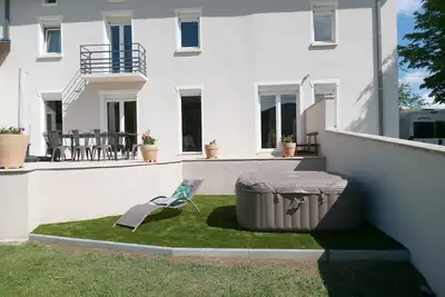 Image de Grande maison de campagne proche montagne