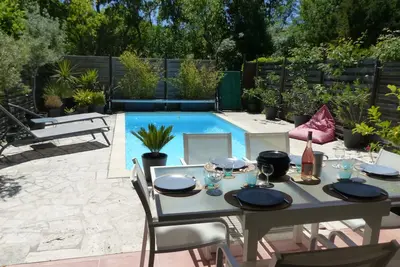 Image de Jolie Villa avec piscine sans vis à vis, le charme de Bali à Aix