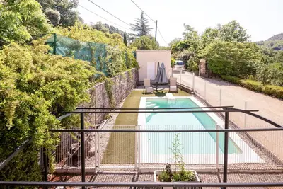 Image de Chante Quinson - Charmant apt avec piscine